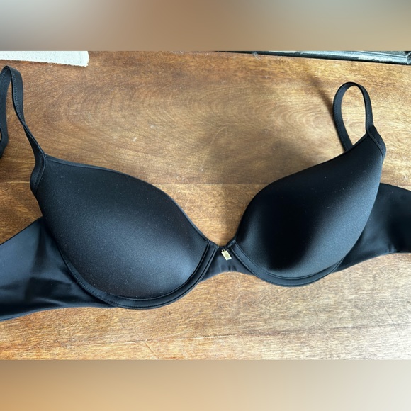Triumph 36b tshirt bra 2for1 item- Body makeup essentials - Picture 2 of 4